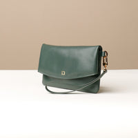 Karelia Clutch
