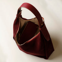 Interior view of burgundy Mia Minimale – zipper closure and suede-lined compartment