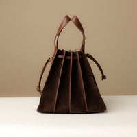 Suede Papillon Sr. in brown – soft pleated bucket silhouette with drawstring fastening