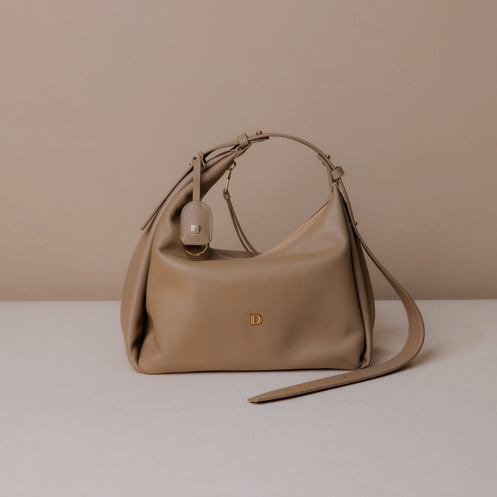 Bolso hobo Mini Mia de piel, color topo oscuro, vista frontal