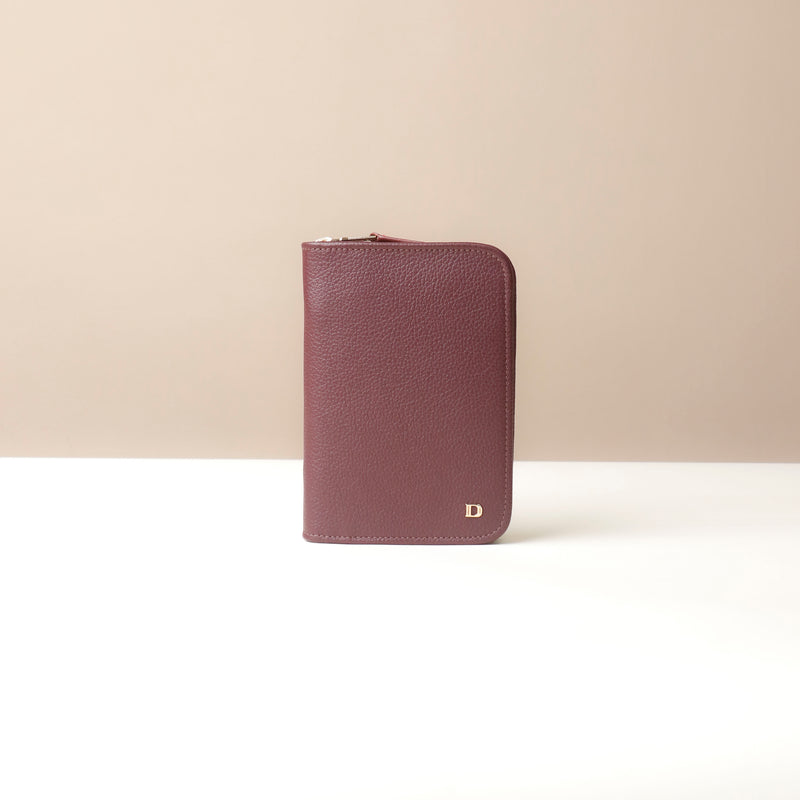 files/Passport-Case-Lovable-multi-color-zipper-pebble-leather-danilos_11_2d884164-a58e-4ef8-a771-570007994057.jpg