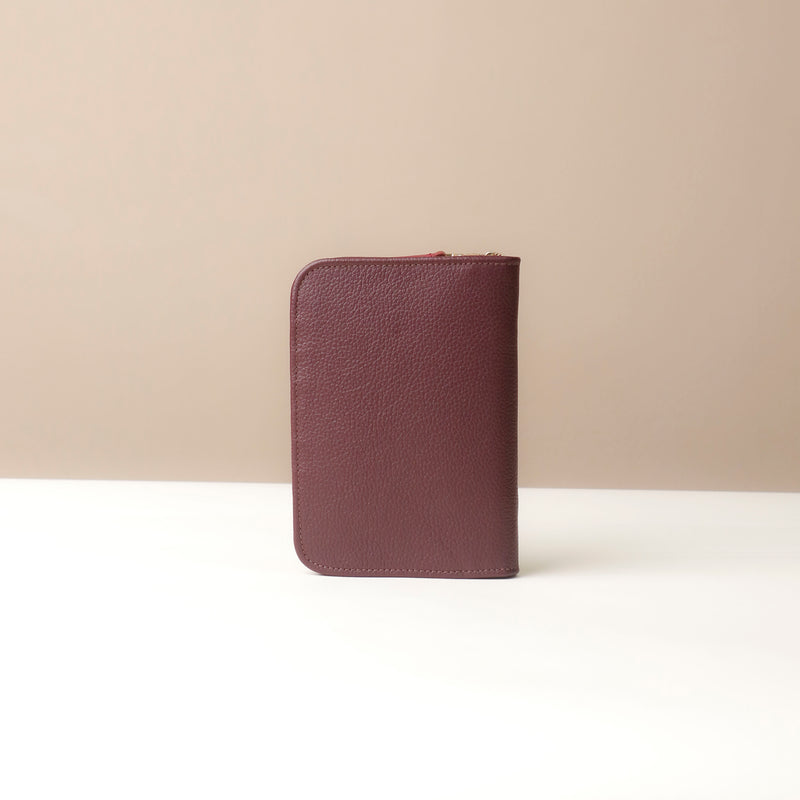 files/Passport-Case-Lovable-multi-color-zipper-pebble-leather-danilos_13_4852ebd2-4959-4ded-9e3f-105eb8a624dd.jpg