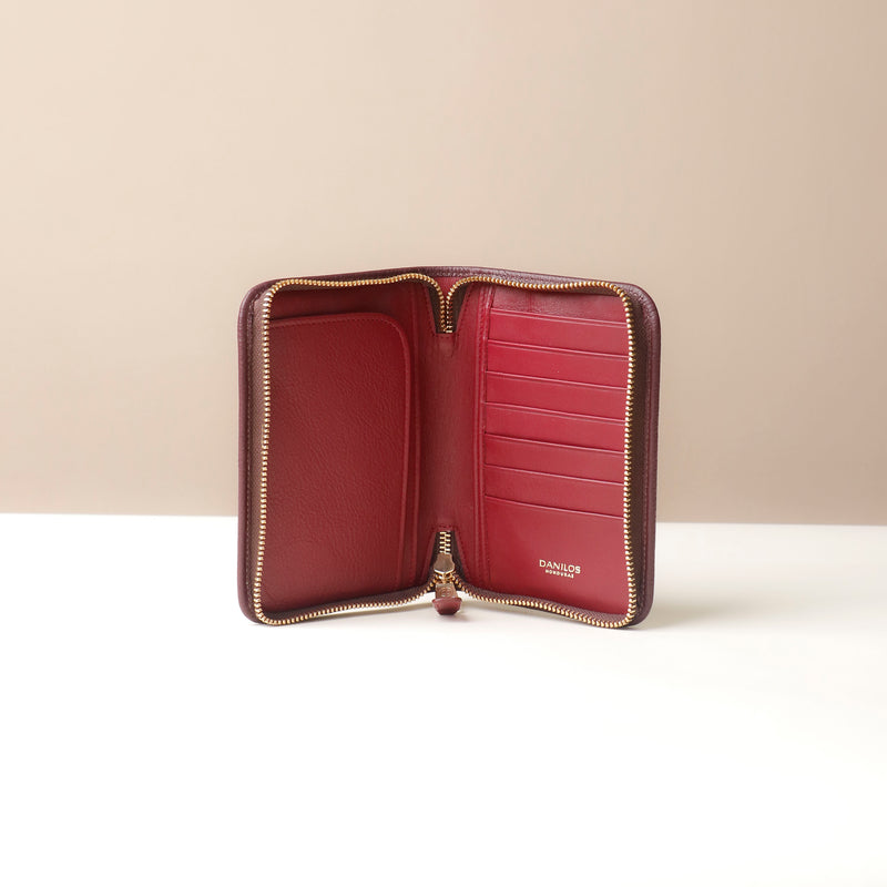 files/Passport-Case-Lovable-multi-color-zipper-pebble-leather-danilos_14_b3f069de-f194-45d4-8e17-c5d437a5c13e.jpg