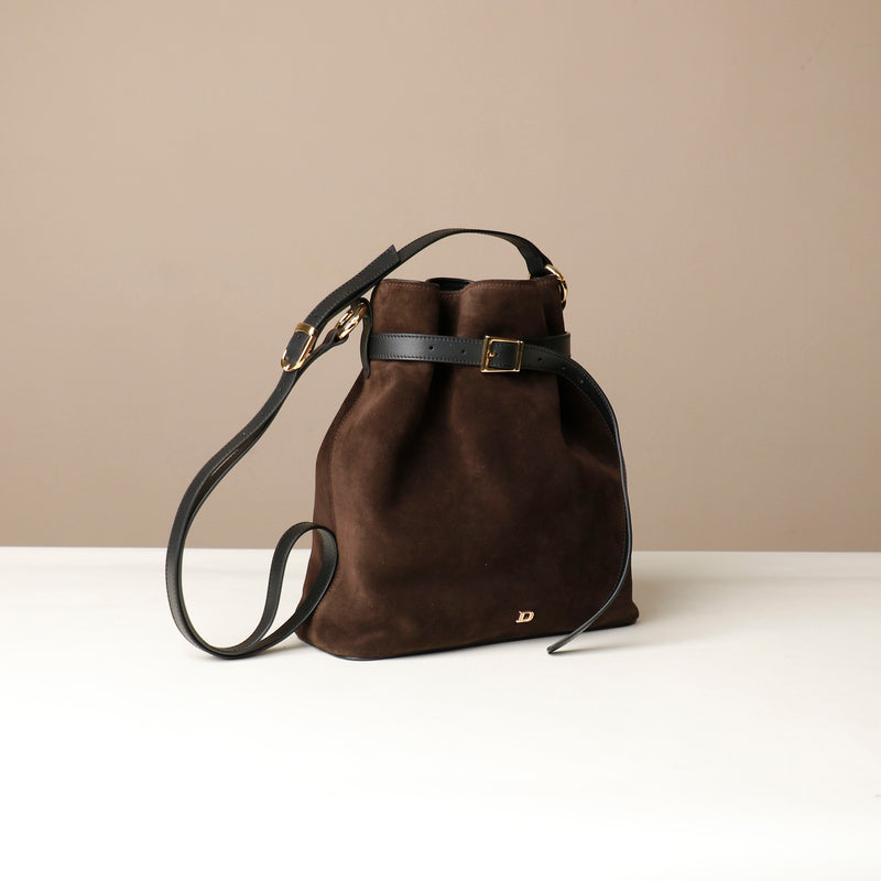 files/bucket-bag-sophie-black-suede-leather-danilos_4_e0b1ec45-eebc-4fdf-8c4c-7728e76f79ab.jpg