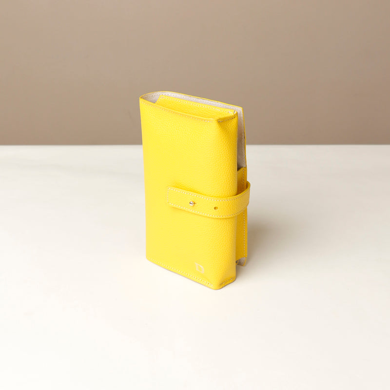 files/executive-accessory-holder-linea-yellow-pebble-leather-danilos_1_e2547caf-32df-4c30-be0d-fb2018068cf6.jpg