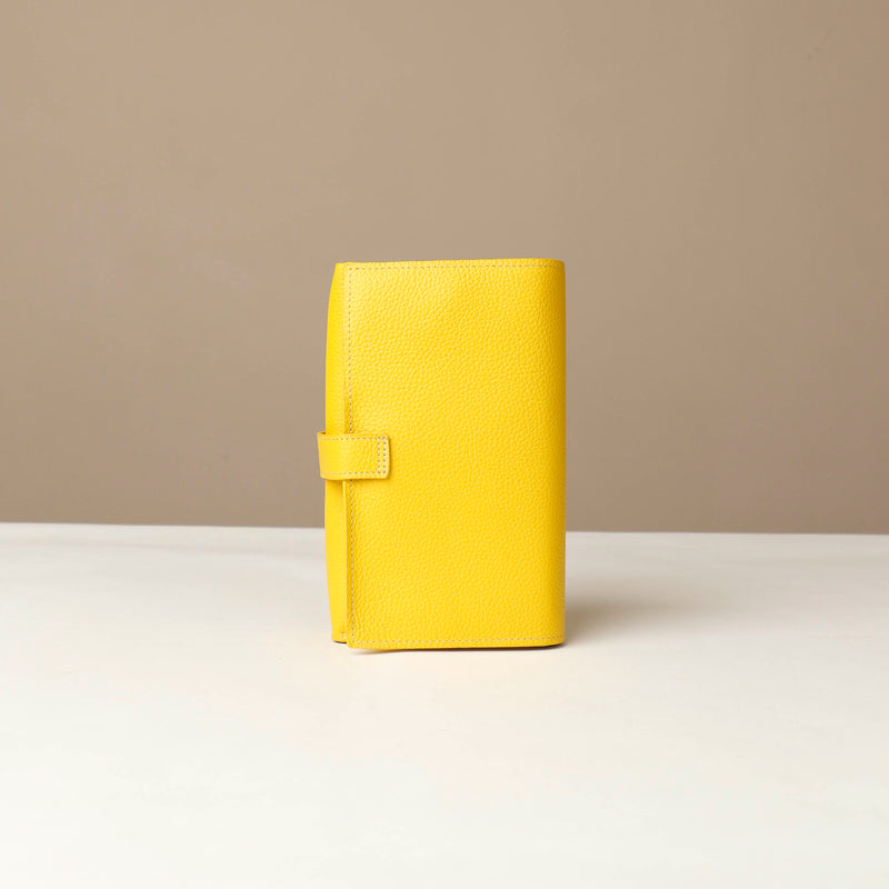 files/executive-accessory-holder-linea-yellow-pebble-leather-danilos_2_72837e96-39d3-42e7-99ca-ddb8766f7bb5.jpg
