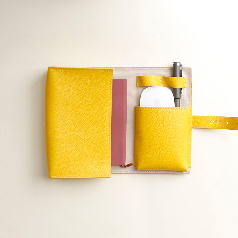 files/executive-accessory-holder-linea-yellow-pebble-leather-danilos_4_e1cd84b3-ab61-47ba-b386-ca40fb45925b.jpg