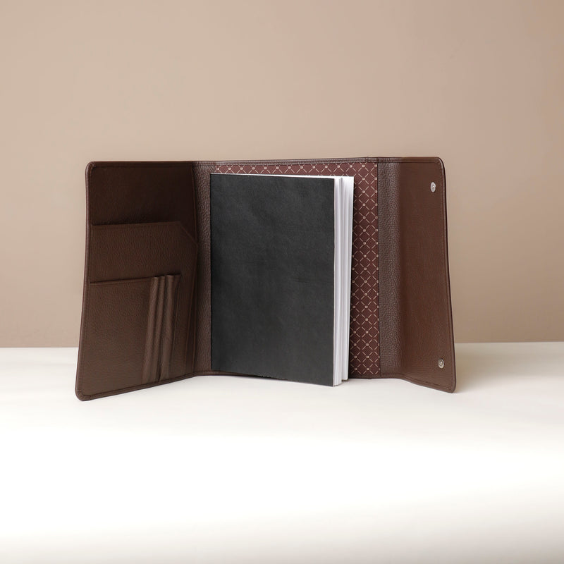 files/portfolio-carry-master-brown-pebble-leather-danilos-1.jpg