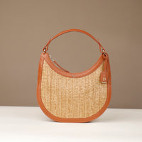 Structured silhouette of Luna Palmera raffia tote bag