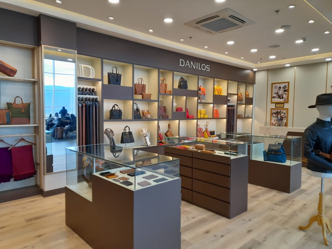 Palmerola International Airport — Danilos